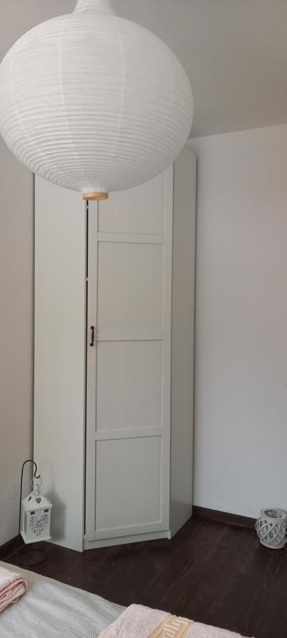 Na Lesnej Apartment โควารี ภายนอก รูปภาพ